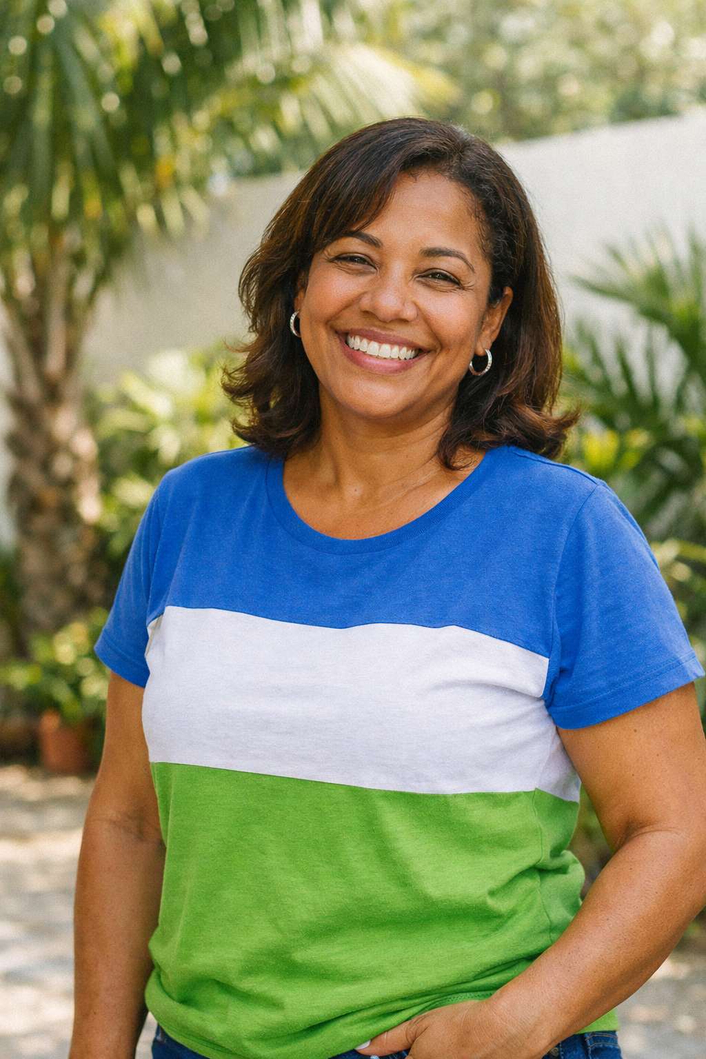 Paciente feliz con su nueva sonrisa - Dentistica Emmanuel